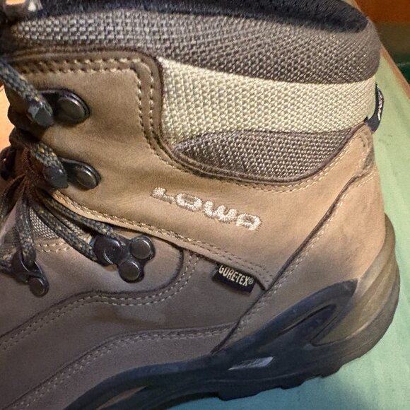 Womens Lowa Renegade Waterproof Gore-Tex Hiking Boots Size 10.5 - Picture 2 of 11